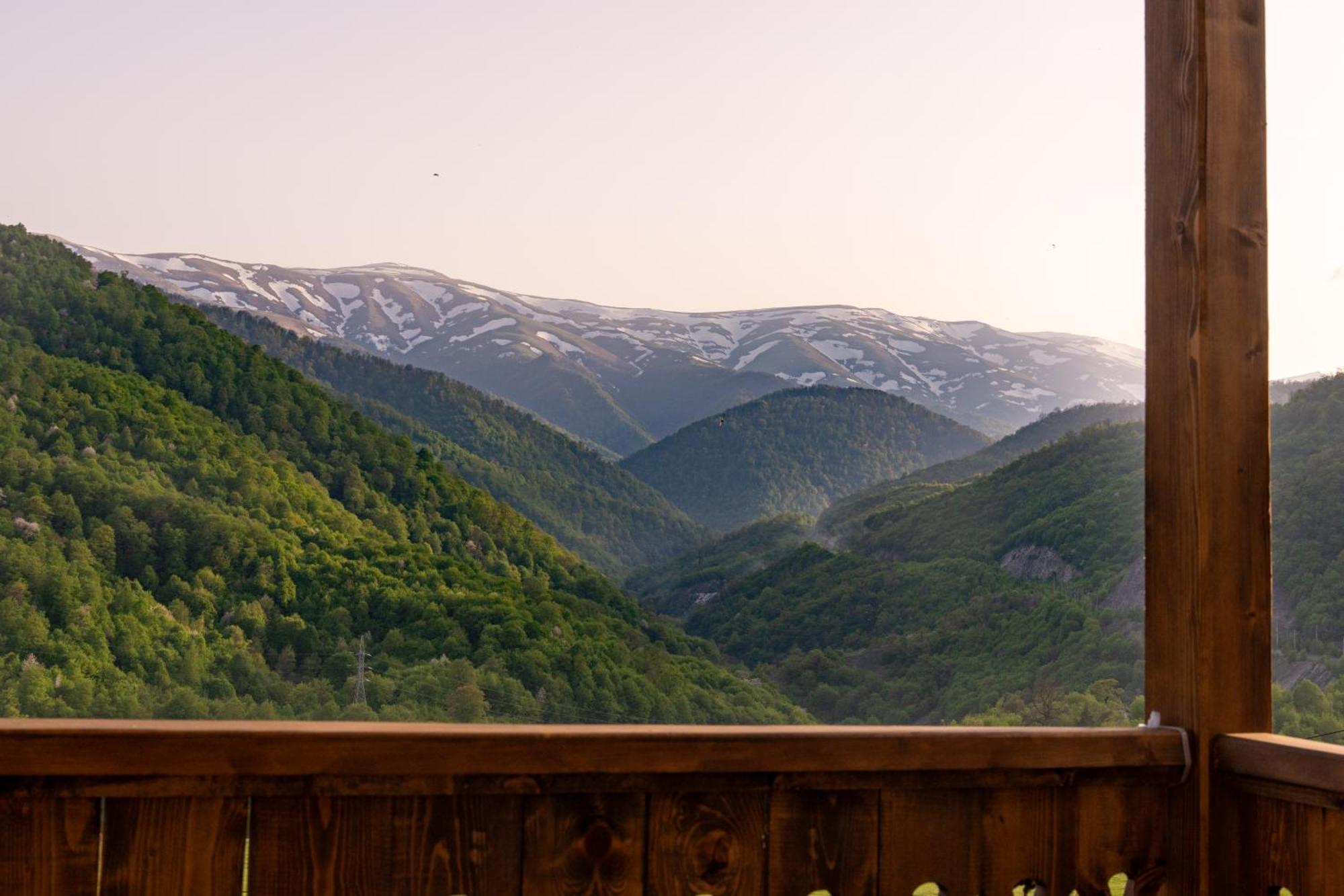 Motives Inn Дилижан Экстерьер фото